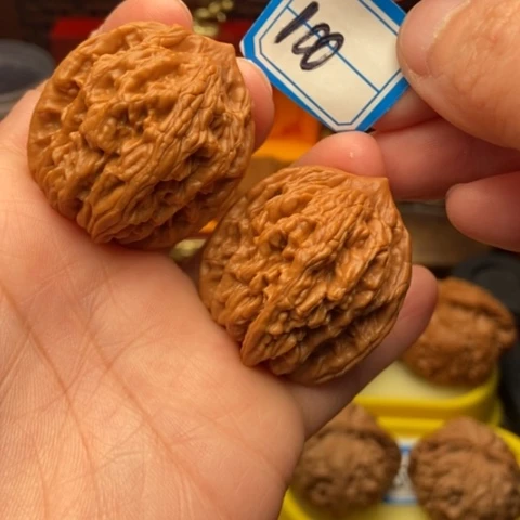 文玩核桃吊坠麦虎35