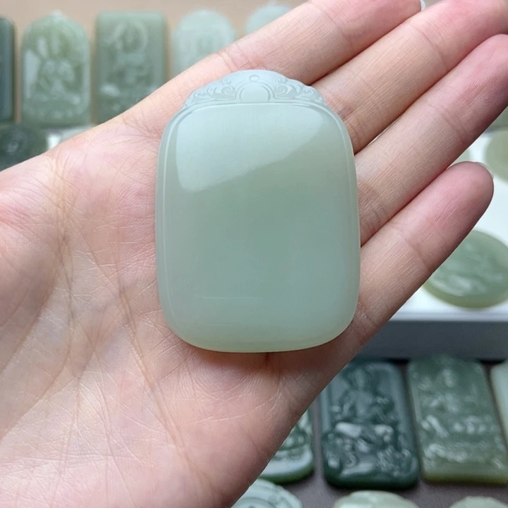 和田玉未镶嵌颈饰心**动