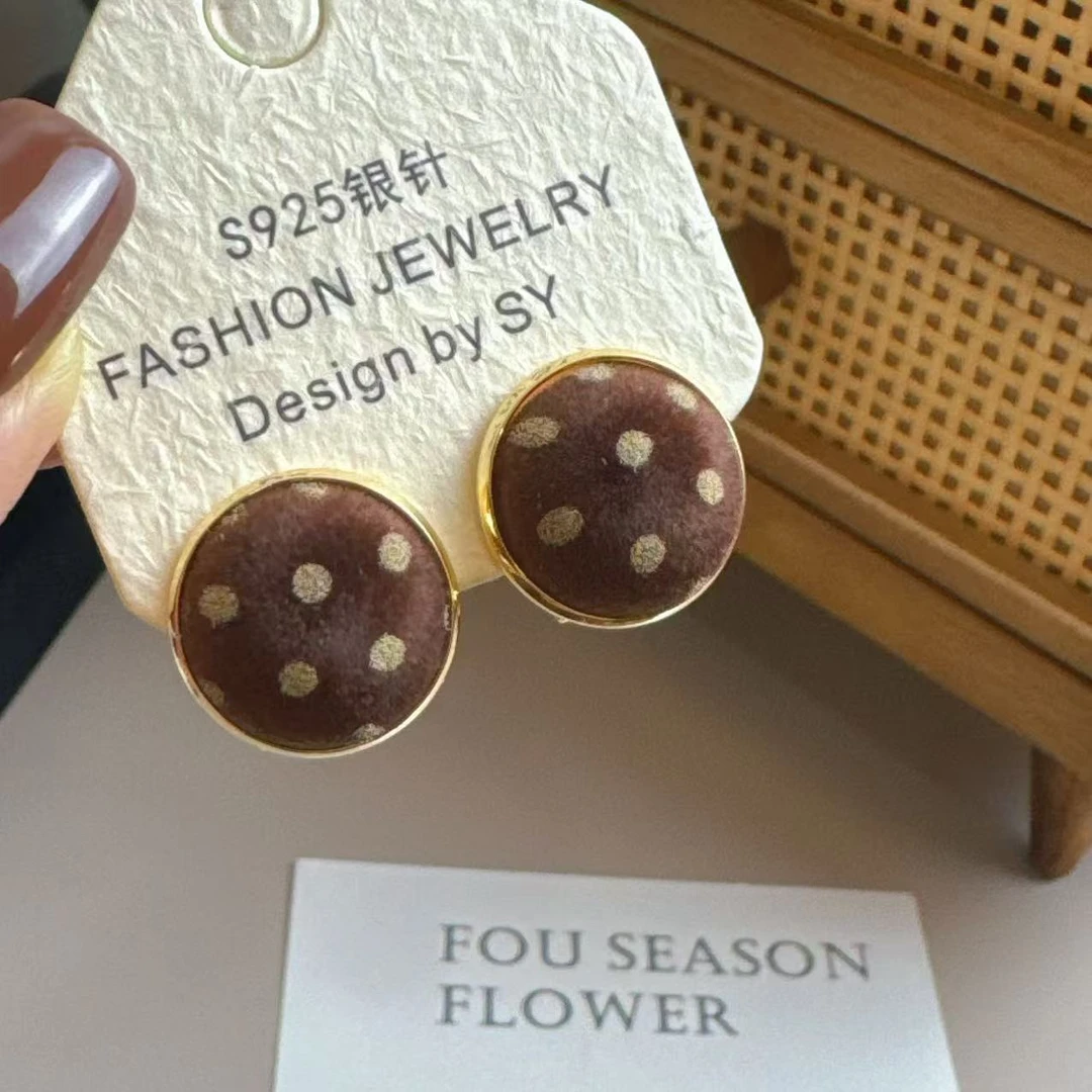 铜合金耳饰 【波点耳扣】秋冬植绒咖色波点耳扣耳饰 S03
