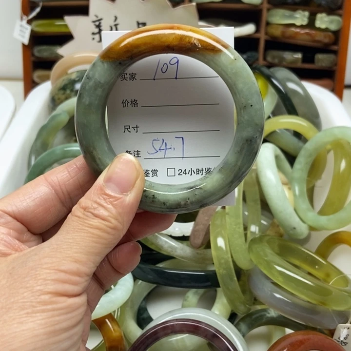 蛇纹石玉未镶嵌手镯