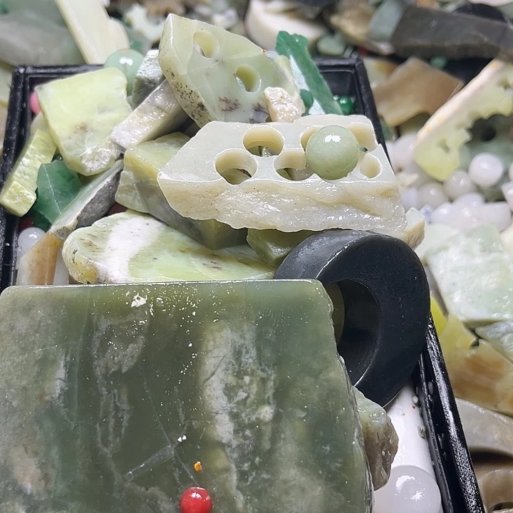 和田玉9K金镶嵌珠宝奇石秋