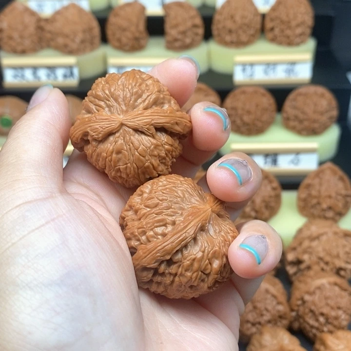 文玩核桃吊坠法****宝白狮子