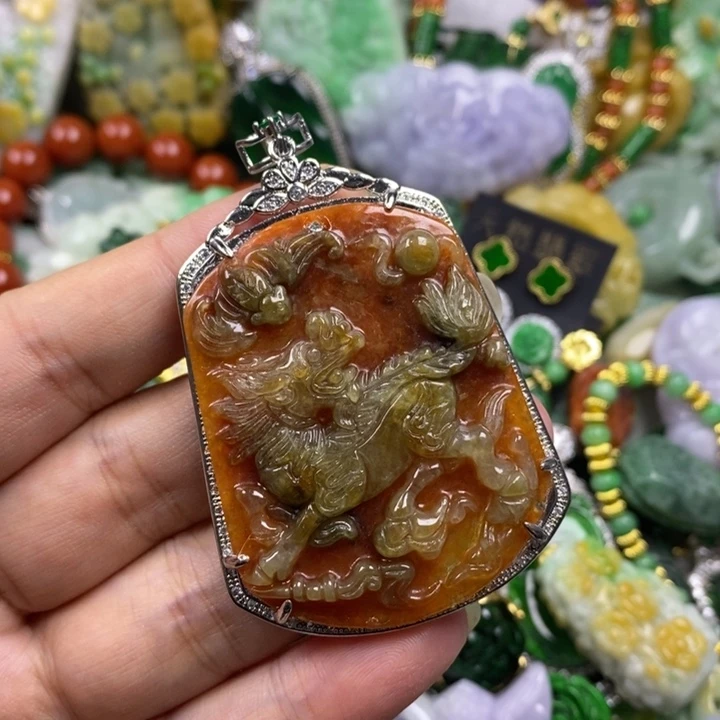 翡翠未镶嵌吊坠(赠链)