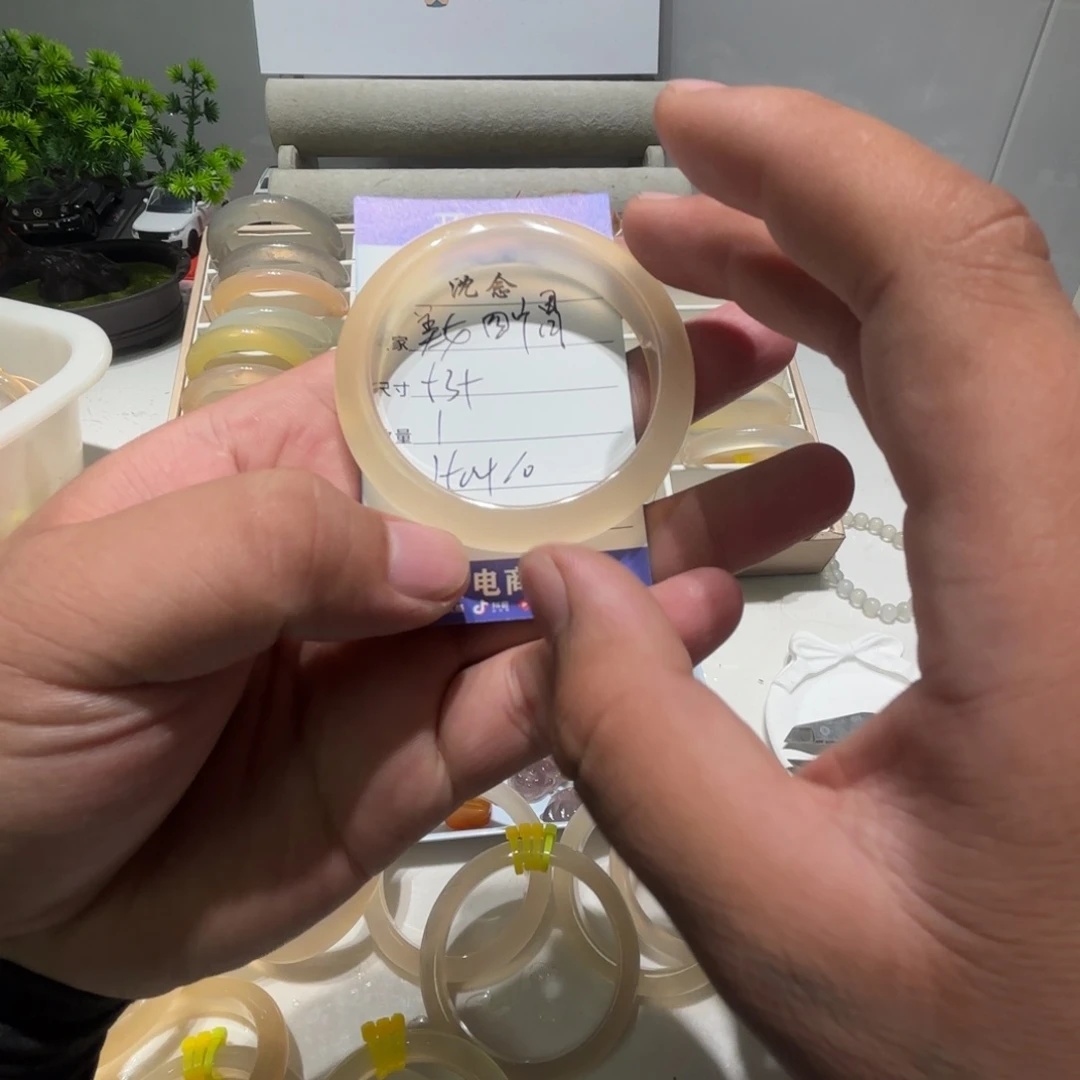 美****玛瑙/玉髓未镶嵌手镯