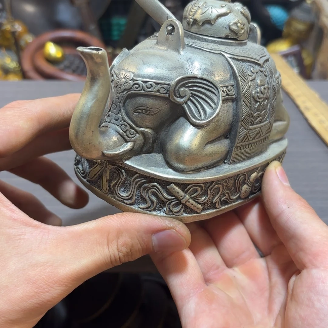 摆件摆件摆手摆脚的样子