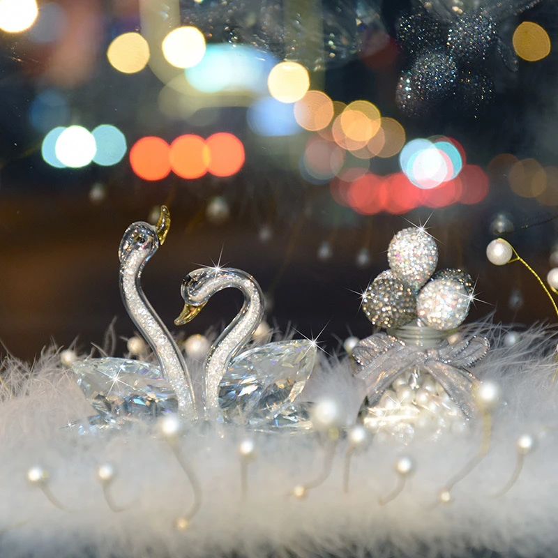 轻奢天鹅车载汽车摆件高档女生车上装饰简约中控台用品情人节