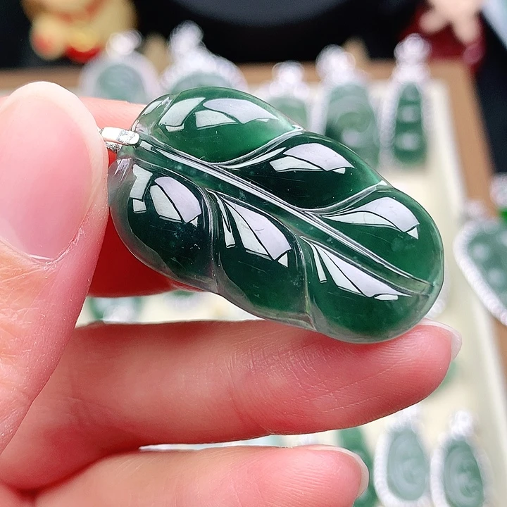 颈饰未镶嵌翡翠吊坠