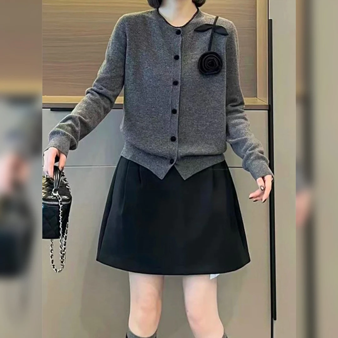 微胖mm显瘦遮肉灰色立体花朵针织开衫女初秋季大码宽松巨好看上衣