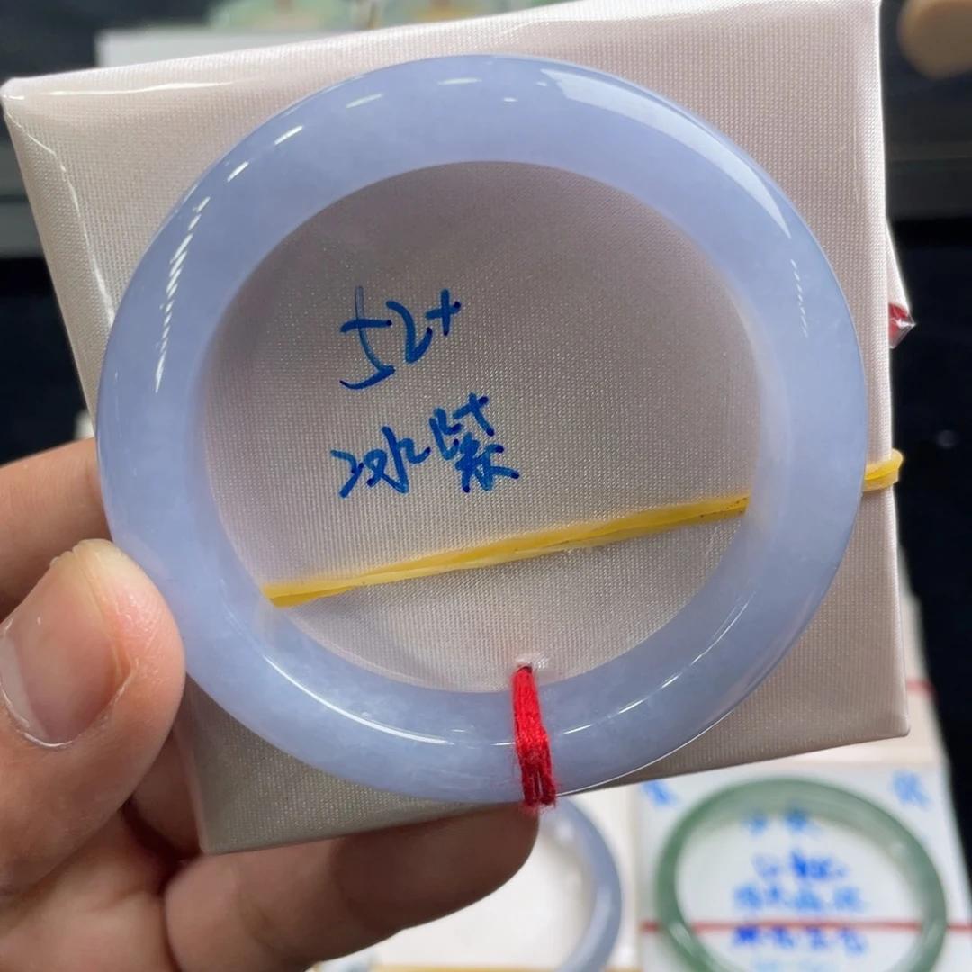 翡翠手镯未镶嵌翡翠手镯