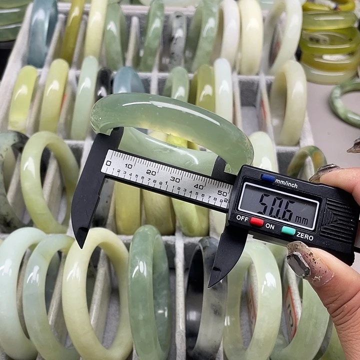 蛇纹石玉未镶嵌手镯132