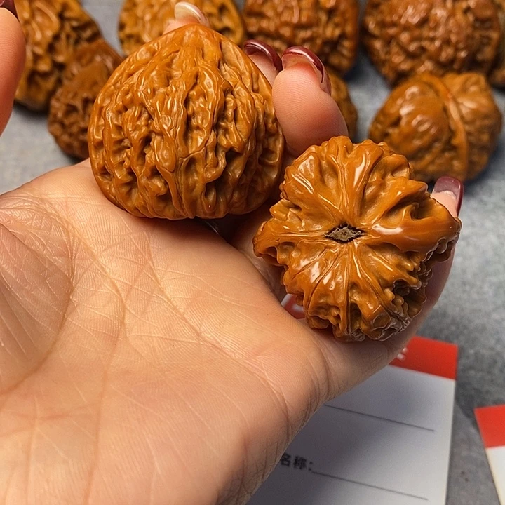 文玩核桃把件玉龙