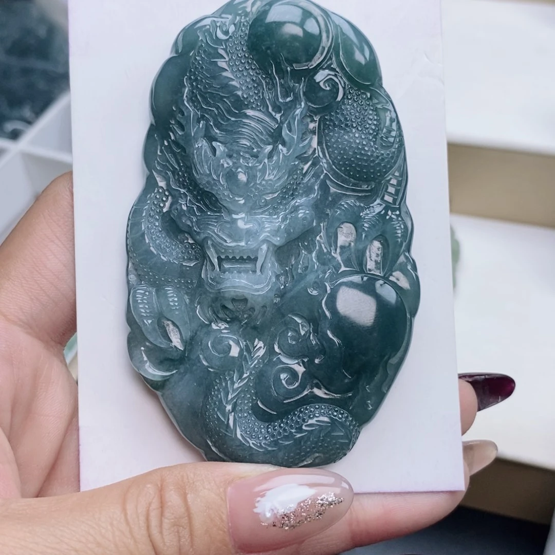 颈饰未镶嵌翡翠龙牌