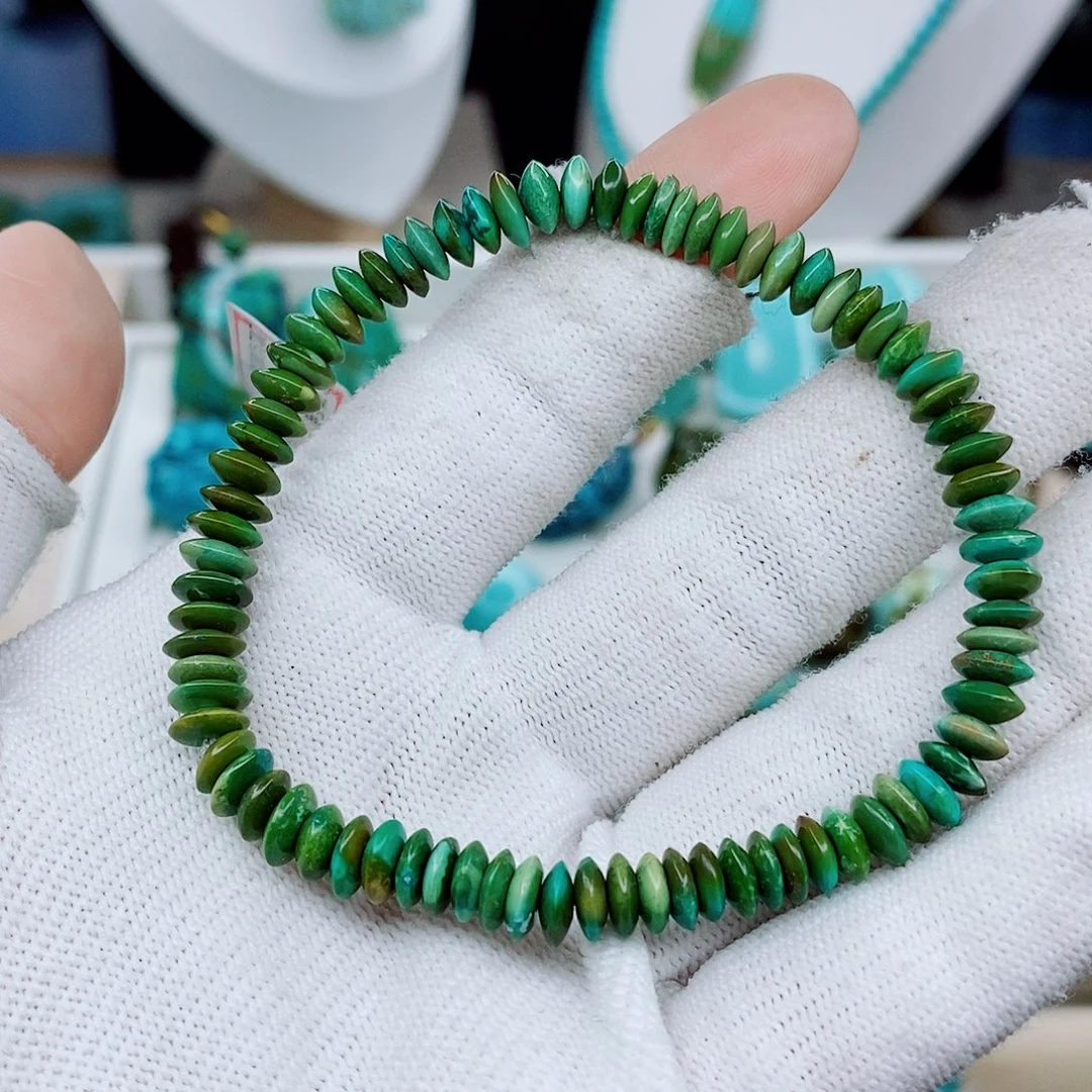 绿松石未镶嵌颈饰