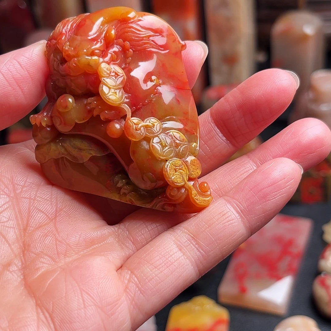 巴林石其他鸡血石手玩件
