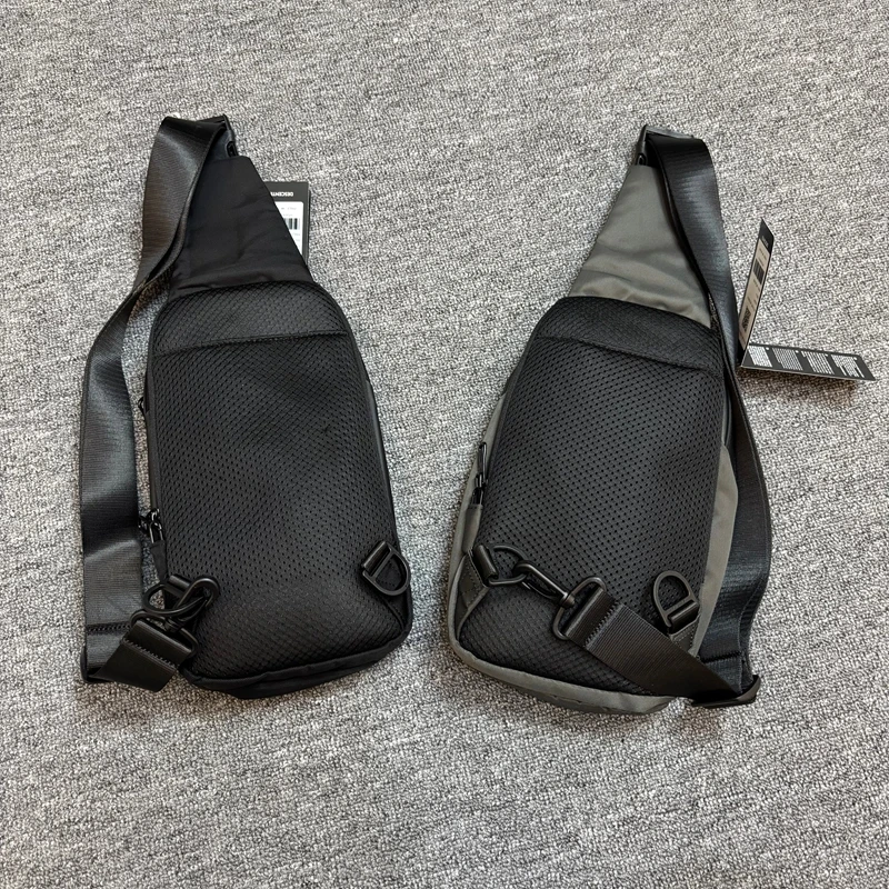 男款多功能两色斜跨单肩包