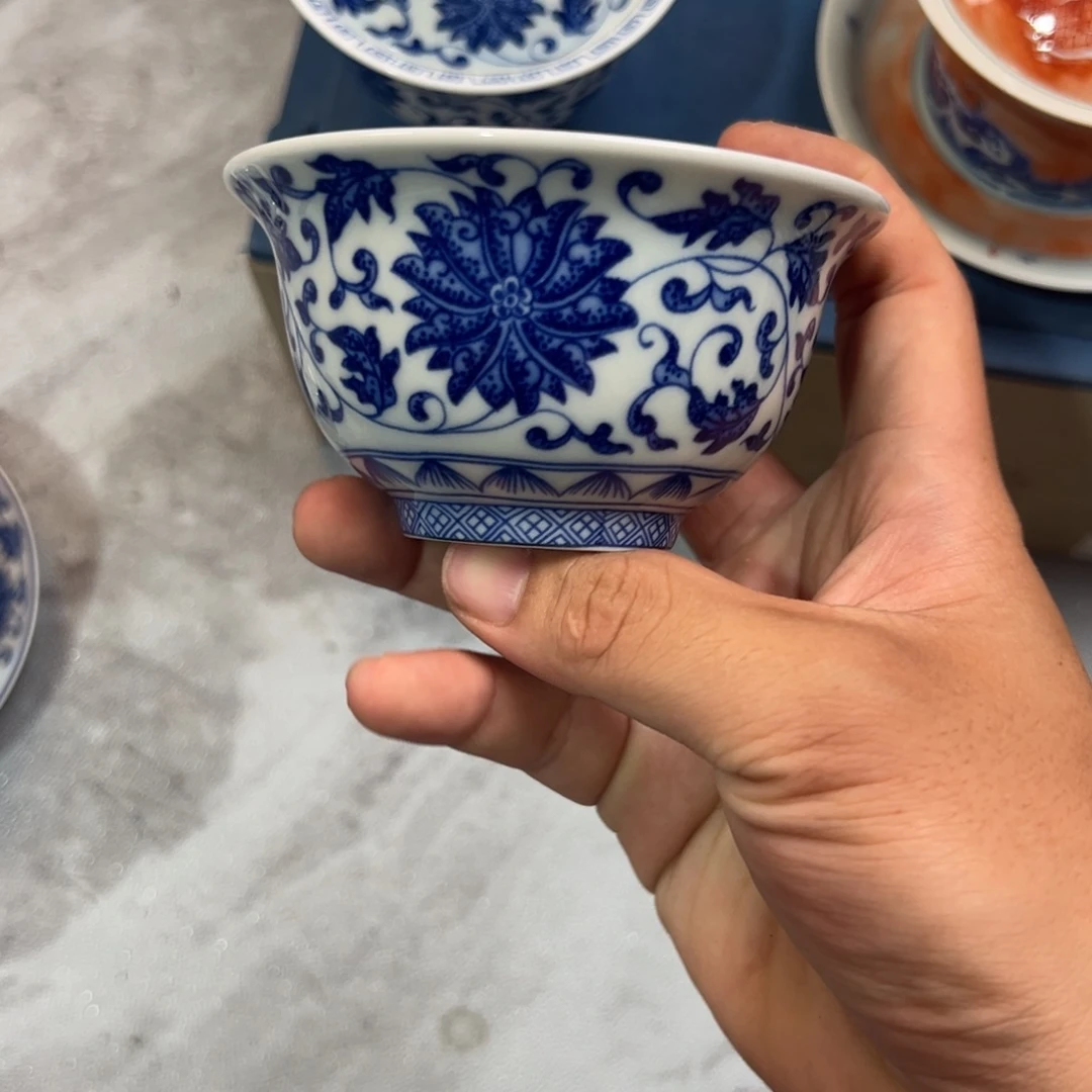 明***楷白青花缠枝莲压手杯全