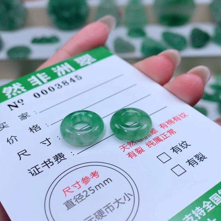 颈饰未镶嵌石英质玉