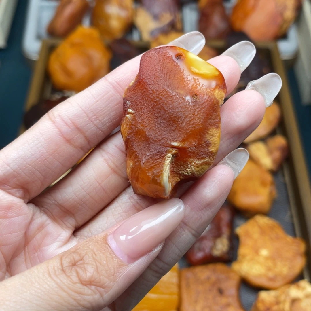 琥珀未镶嵌珠宝奇石