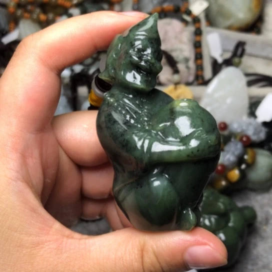 和田玉未镶嵌把件