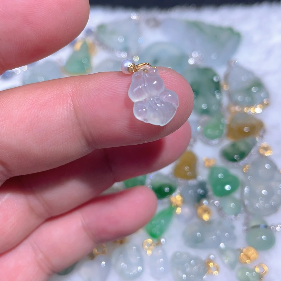 翡翠18K金镶嵌颈饰