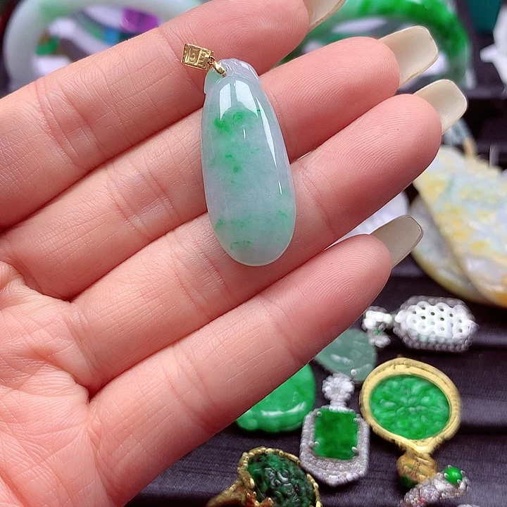 颈饰18K金镶嵌翡翠翡翠