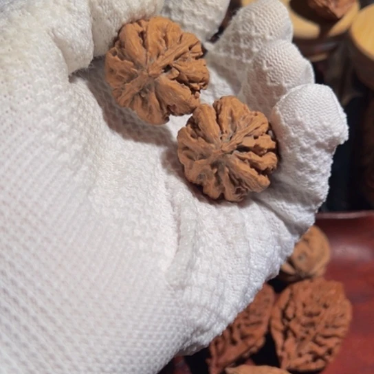 文玩核桃吊坠北*?龙珠