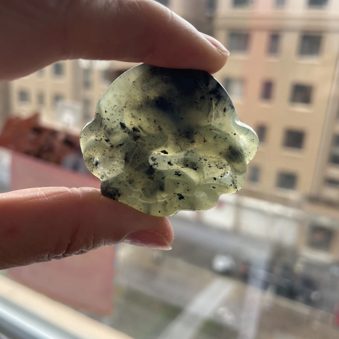 岫玉水墨太阳狐吊坠