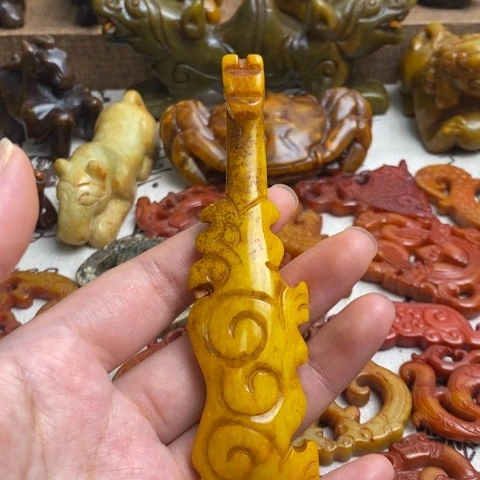 未镶嵌蛇纹石玉颈饰