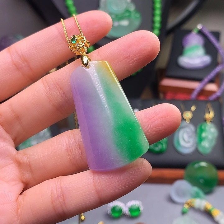 吊坠(赠链)未镶嵌翡翠