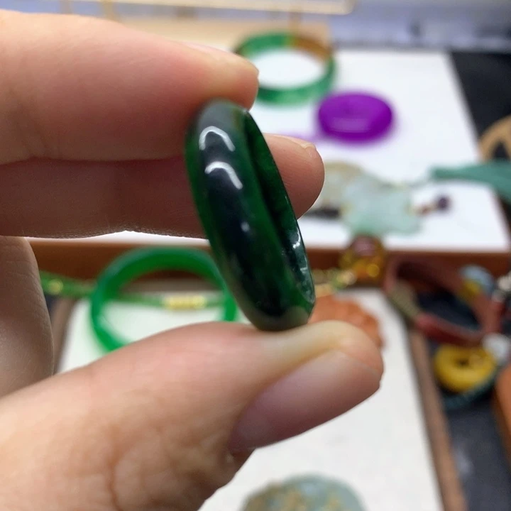 颈饰未镶嵌翡翠吊坠