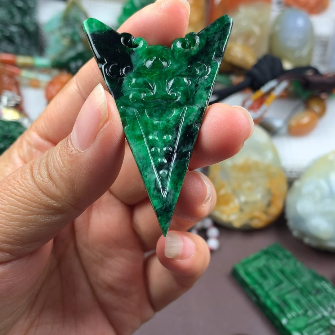 翡翠未镶嵌颈饰挂件