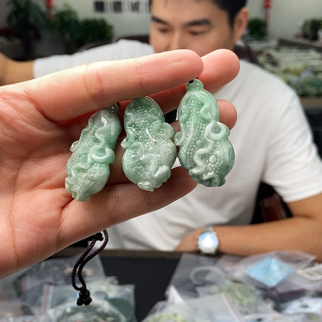 颈饰未镶嵌翡翠颜色多样性发拍一发一