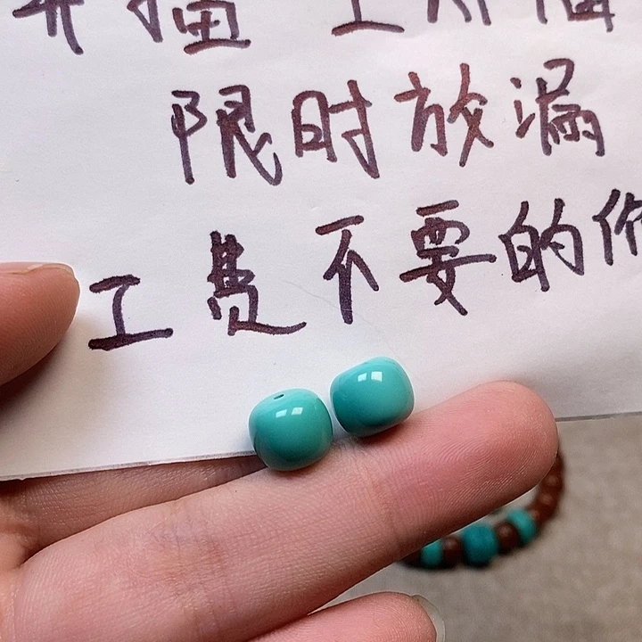 手工雕刻配饰，尺寸10