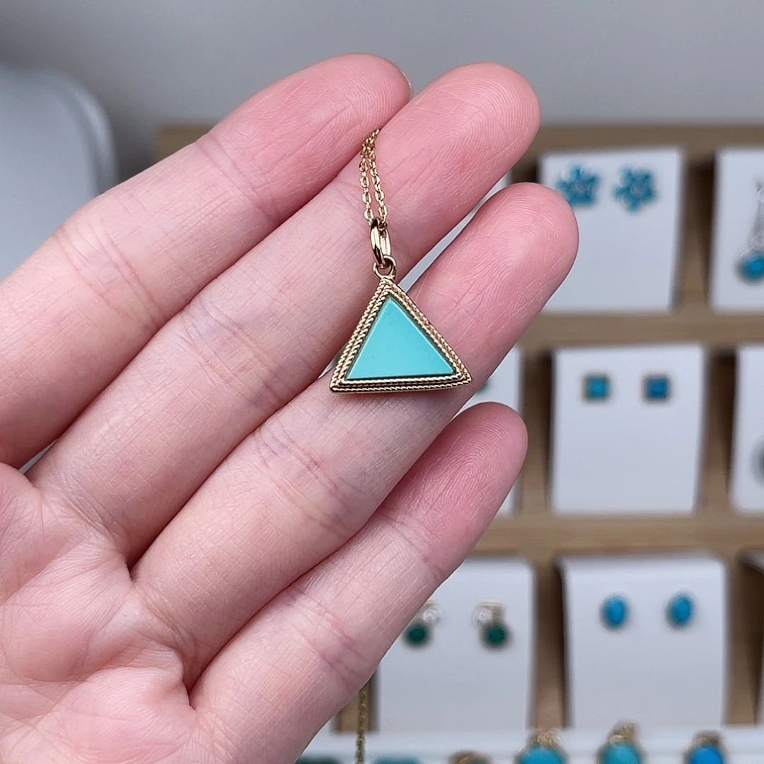 绿松石未镶嵌颈饰