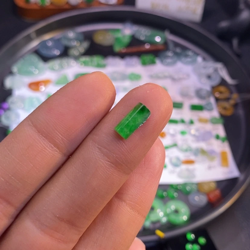 【闪购商品】翡翠挂件未镶嵌柱