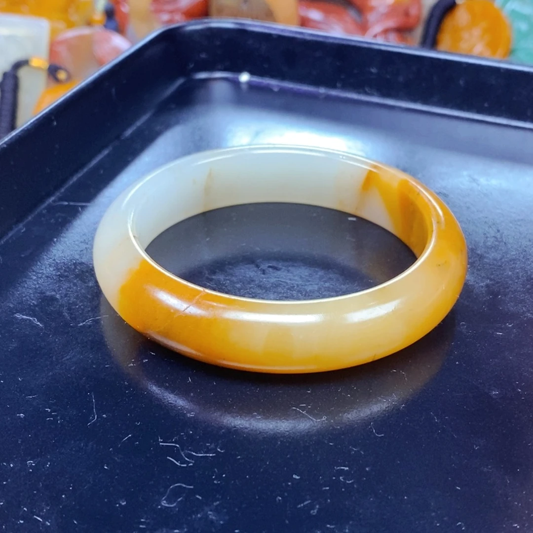 石英质玉（黄龙玉）未镶嵌颈饰