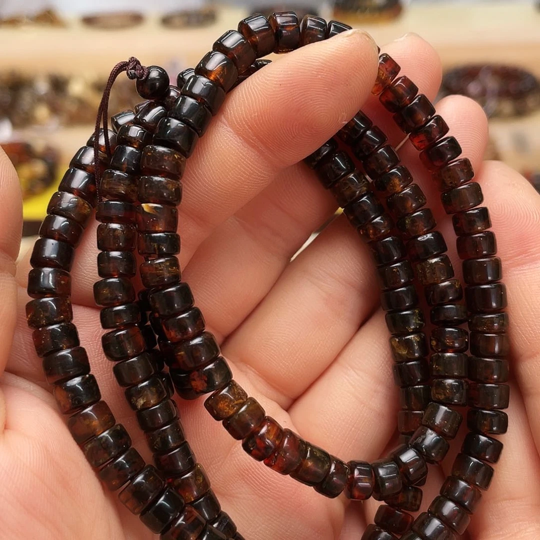 未镶嵌颈饰琥珀六