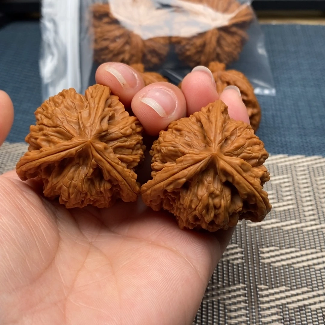 W***1吊坠文玩核桃三棱