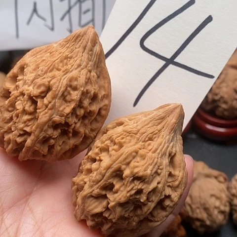 桃核吊坠卧**生核桃的营养