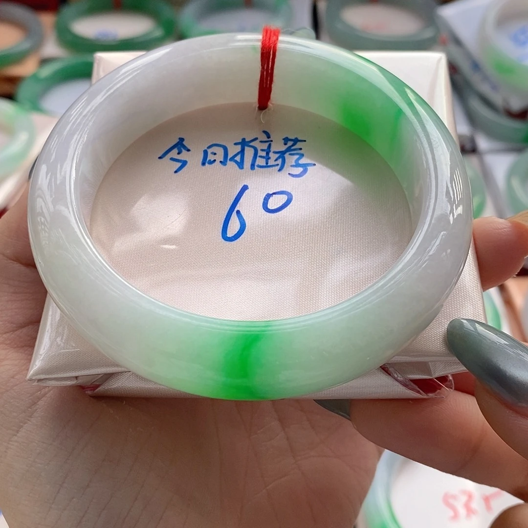 傲***花未镶嵌手镯翡翠手镯