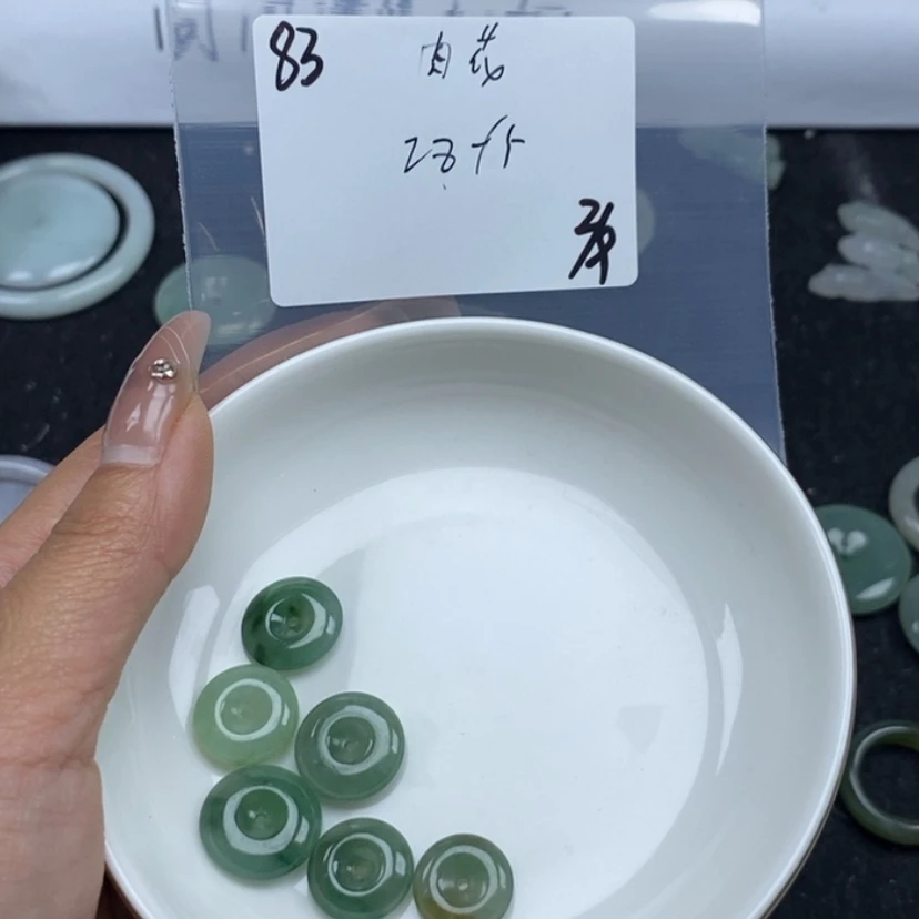 【闪购商品】翡翠颈饰未镶嵌肉****?