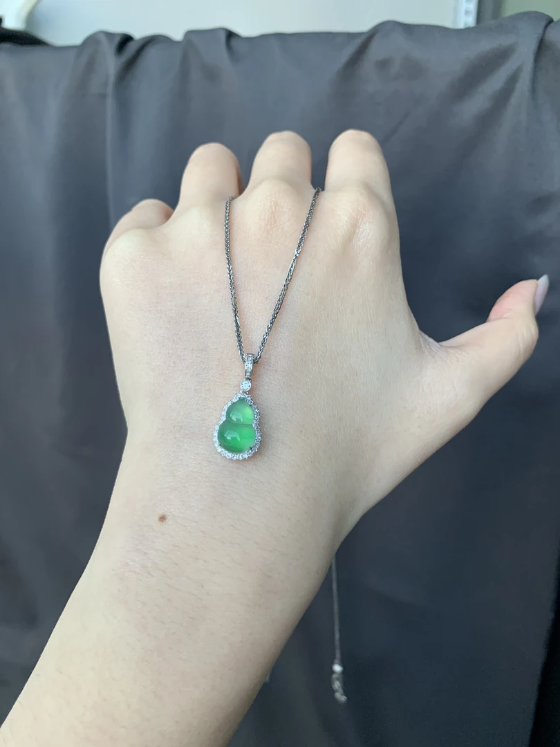 天然缅甸吊坠翡翠高冰种起光满色阳绿葫芦气质镶嵌