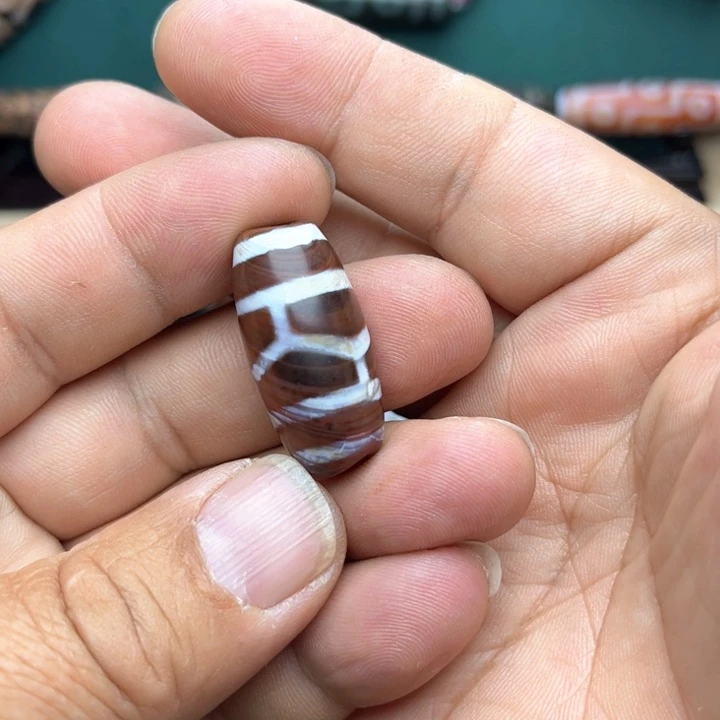 玛瑙/玉髓颈饰未镶嵌左**宝