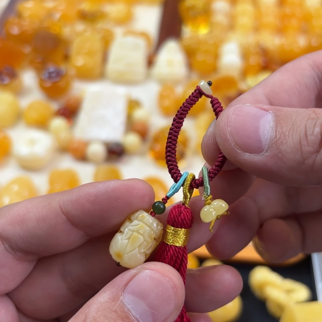 蜜蜡未镶嵌裸石貔貅