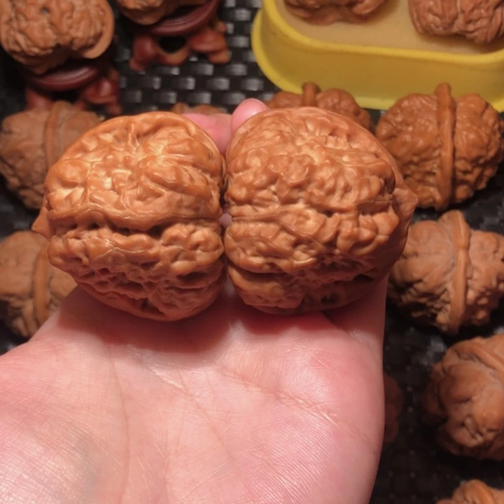 L***y文玩核桃把件蛙王