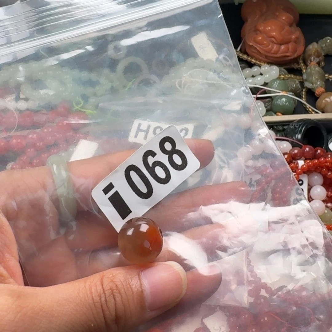 海***沫南红玛瑙未镶嵌珠宝奇石