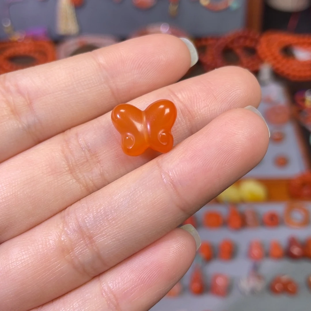 南红玛瑙未镶嵌蝴蝶