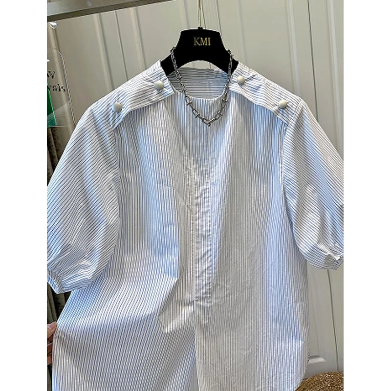 2025夏季新款松弛感蓝色条纹中袖衬衫女宽松百搭圆领设计感上衣