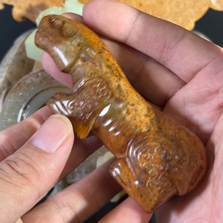 雨***虹和田玉（糖玉）未镶嵌挂件