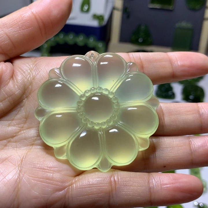 岫玉未镶嵌颈饰吊坠